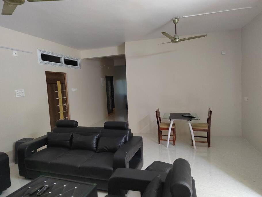 Appartement Gangi Kota North Flat à Kovvur Extérieur photo
